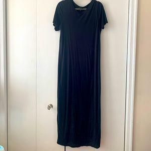 Who What Wear Black Maxi T-Shirt Dress with Unique Slit